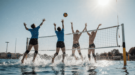 Волейбол на воде: энергия движения и удовольствие игры